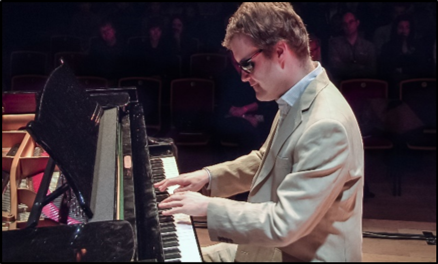 Derek Paravicini at the piano (http://www.huffingtonpost.com/adam-ockelford/autism-genius_b_4118805.html)